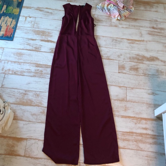 Deep V jumpsuit - Picture 2 of 5